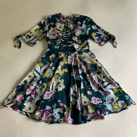 NWOT Guess floral fit&flare dress - Picture 7 of 16